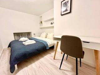 Cozy 2-bedroom Home in the Center - 1