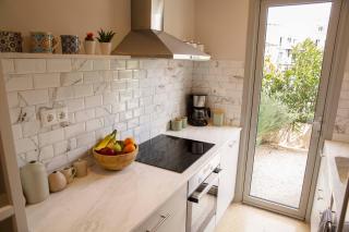 Contemporary Athenian Escape GHH - Athen - 2