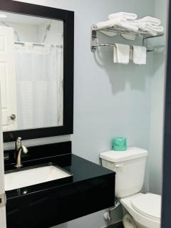 EXPRESS INN & Suites - El Campo - 1