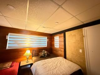 Langley Family Room in a Budget- Near Downtown, Shopping, Transit & Parks - Langley - 9