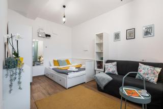 Carmen-Silva Studios - Nr 4 - Bucarest - 0