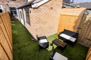 Cosy Cruise Cribs 1 - Stoke on Trent - 3