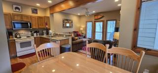 Our Heart's Desire- spacious 3 BR condo with hot tub in great location! - 4