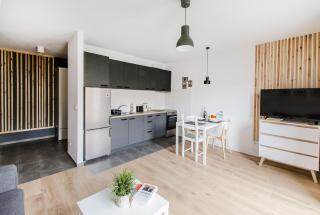 Black Apartment- Modern Studio in the City Center! - 4