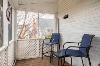 Cozy Cape Cod Bungalow King Queen WD Full Kitchen Wifi Desk - York - 9