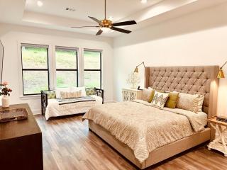 Deluxe Fun House - Pet Friendly - Piney - 9