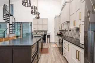 Deluxe Fun House - Pet Friendly - Piney - 7