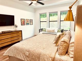 Deluxe Fun House - Pet Friendly - Piney - 4