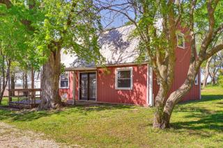 Hunt and Fish Peaceful Country Escape in Chapman! - - 9
