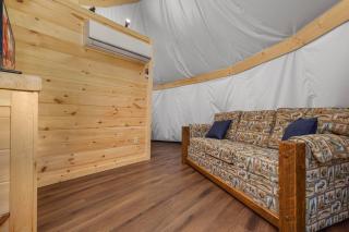 Flyin' Free Teepee, Free Tickets, No catch! - Sevierville - 8