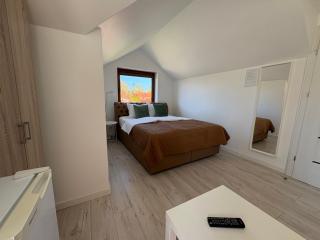 Scandi Style Studio with Private Bathroom , Walk to Everything No 32 - 1