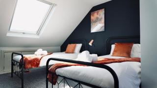 Modern Comfort 4BR Home for 10 - North Weald - 9
