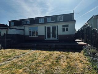 Modern Comfort 4BR Home for 10 - 6