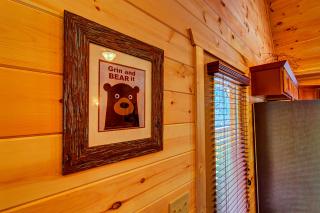 Grin Inn Bear It, free tickets, no catch! - Sevierville - 2