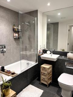 Central modern flat 2 minute walk to station - Londra - 2