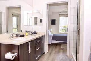 Contemporary West Hollywood 2BR 2BA Condo with Panoramic Views - Los Angeles - 2