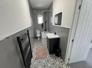 Levenshulme House - 2 Bedroom - Sleeps 6 - Free Parking & WiFi - Manchester - 4