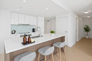 Ocean and Mountain Bliss Stunning 2-Bedroom Apartment with Dual Views - 4