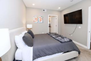 Sleek New West Hollywood Condo 2 Bed 2 Bath with Scenic City Views - Los Angeles - 3