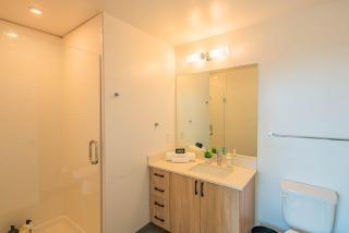 Calm 2BD - Apartment DT, Pool, Gym, Parking - Sleeps 5 - Phoenix - 3