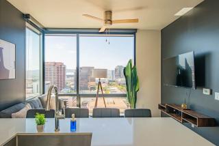 Comfy 1BD - DT, Pool, Gym, Parking, High Rise - Phoenix - 4