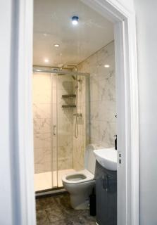 3 bedroom Apartment - 10min walk Stratford station - Sleep 6 - 2