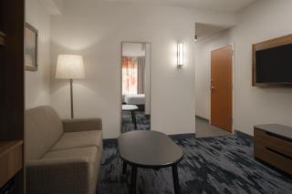 Fairfield Inn and Suites Cleveland - Cleveland - 1