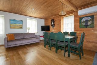 Apartamentas ''Jūratė'' 6-8 asmenims su sauna, privačiu kiemeliu prie jachtklubo. - Nida - 8
