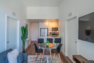Modern 2BD - HighRise DT, Pool, Gym, Parking - Sleeps 5 - Phoenix - 9