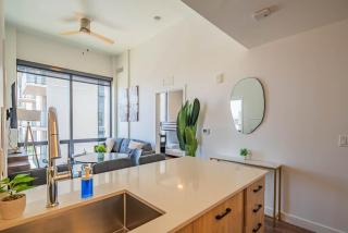 Modern 2BD - HighRise DT, Pool, Gym, Parking - Sleeps 5 - Phoenix - 4