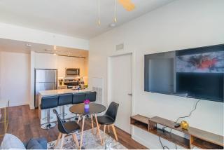 Comfy 2BD- HighRise DT, Pool, Gym, Parking - Sleeps 5 - Phoenix - 9