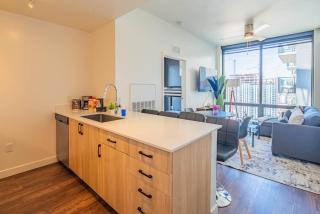 Comfy 2BD- HighRise DT, Pool, Gym, Parking - Sleeps 5 - Phoenix - 3