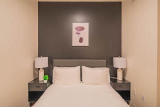 Blissful 1BD - DT, Pool, Gym, Parking, High Rise - Phoenix - 9