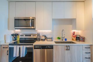 Adorable Studio - High Rise DT, Pool, Gym, Parking - Phoenix - 9
