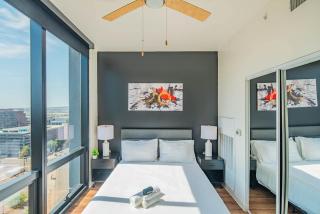 Posh Studio - Modern High Rise DT, Pool, Gym, Parking - Phoenix - 4