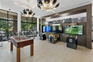 Chic Studio - 5 Min DT, Gym, Parking, W-D - Sleeps 6 - Charlotte - 6