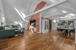 Arctic Homes - Historic Penthouse - 7