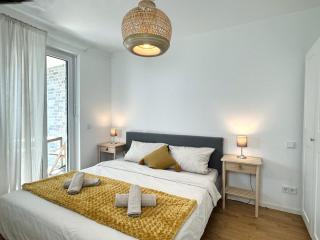 HolidayHome Apartments I Airport Deluxe Condo with Terrace - Schönefeld - 6