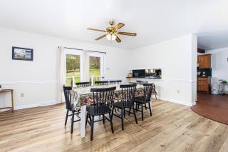 Enola Trail Getaway - bikes, rural, BBQ ,King bed, patio - - 5