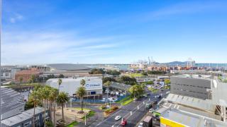 Modern City Apartment - Auckland - 8