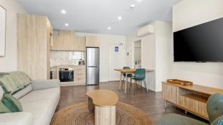Modern City Apartment - Auckland - 4
