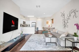 Lux Oasis in Woodland Hills - Los Angeles - 5