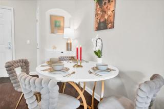 Lux Oasis in Woodland Hills - Los Angeles - 1