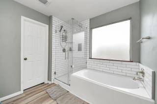 King Bed Private Bathroom.Fast Wi-fi.Projector - Katy - 1