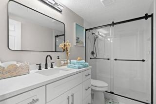 Villa Walk to Beach, Pool, Kayak, Games Great for Family Vacations - 5