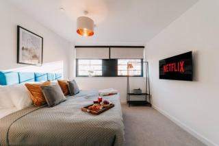 Spacious Family-Focused 2-Bed Apartment for 6 with Parking and Scenic Waterside Views - 3