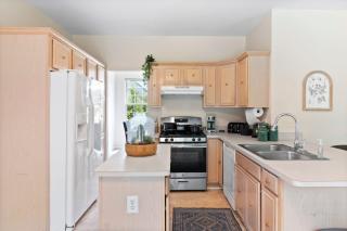 Quiet Suburban Home with Art Deco Flair - Ann Arbor - 0
