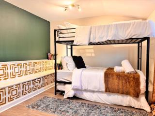 Art Deco Home 3 Min to UOFM - Ann Arbor - 7