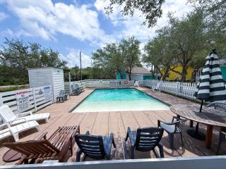 Going Coconuts By The Pool - Rockport - 6