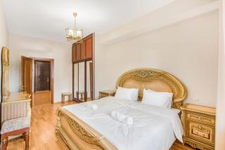 Large 2 bedroom near Republic Square Mayrig Building - Erevan - 5